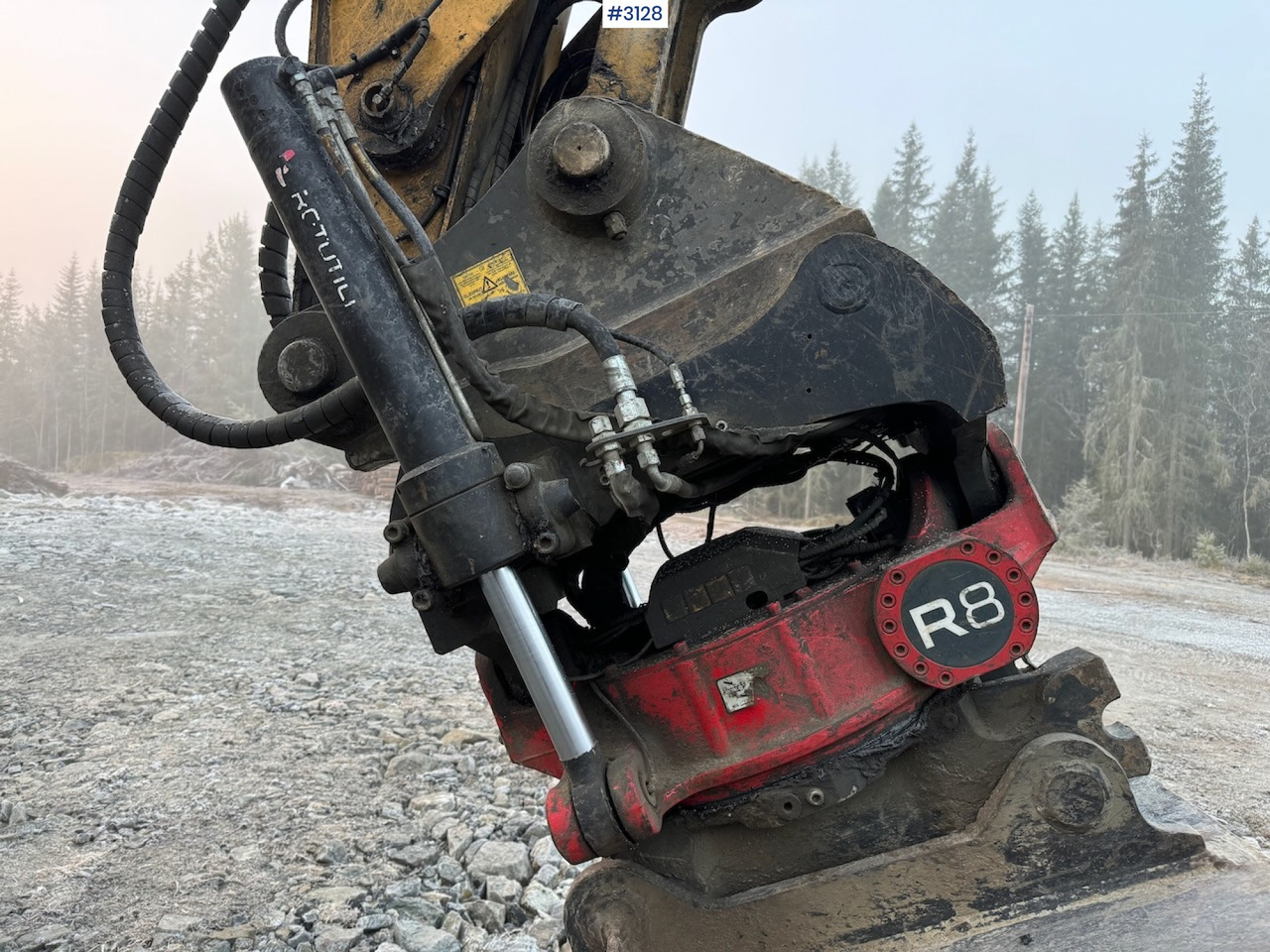 Excavator 2018 Cat 323-07 with rototilt, grading bucket, and digging bucket: picture 42