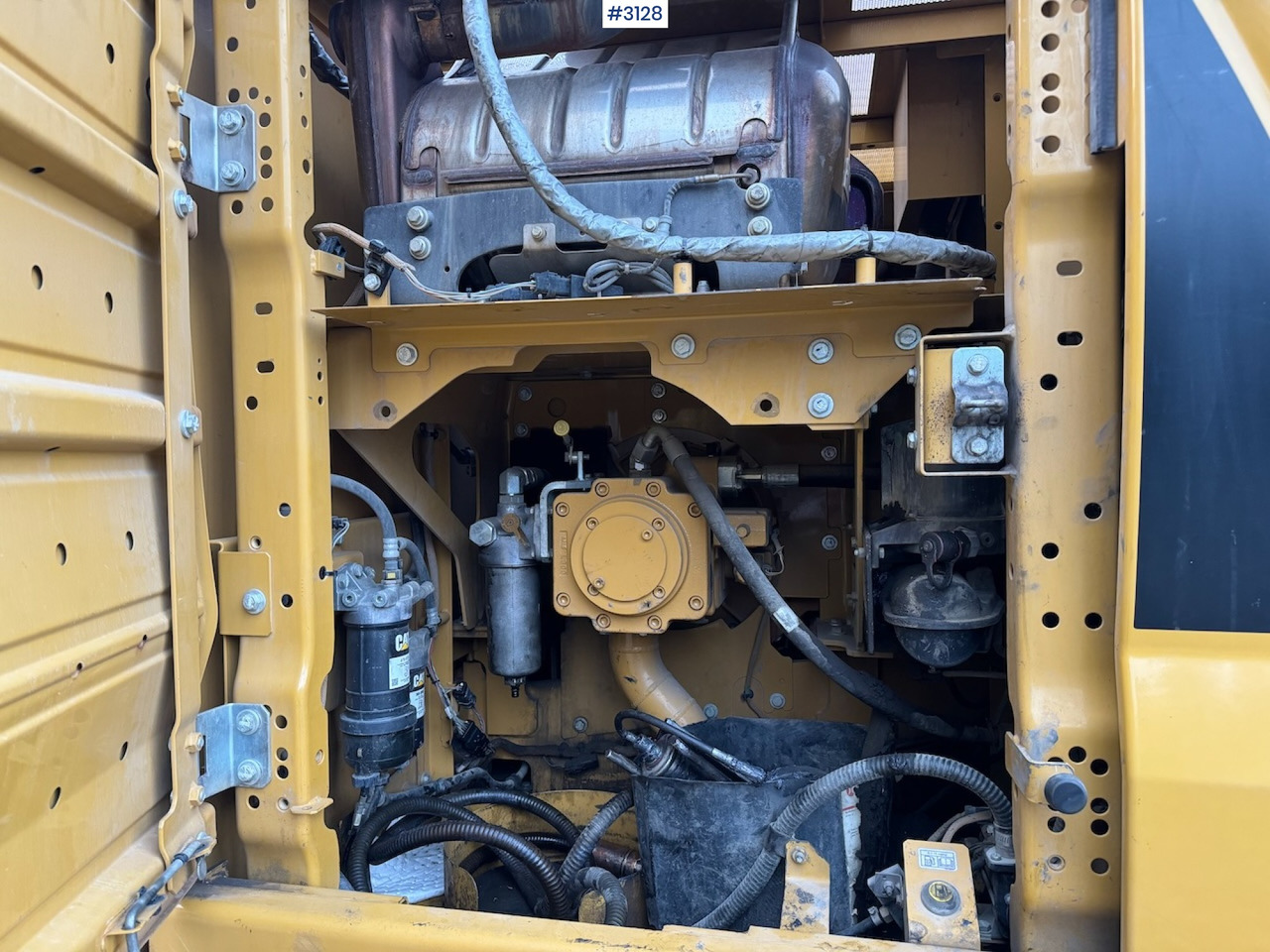 Excavator 2018 Cat 323-07 with rototilt, grading bucket, and digging bucket: picture 49