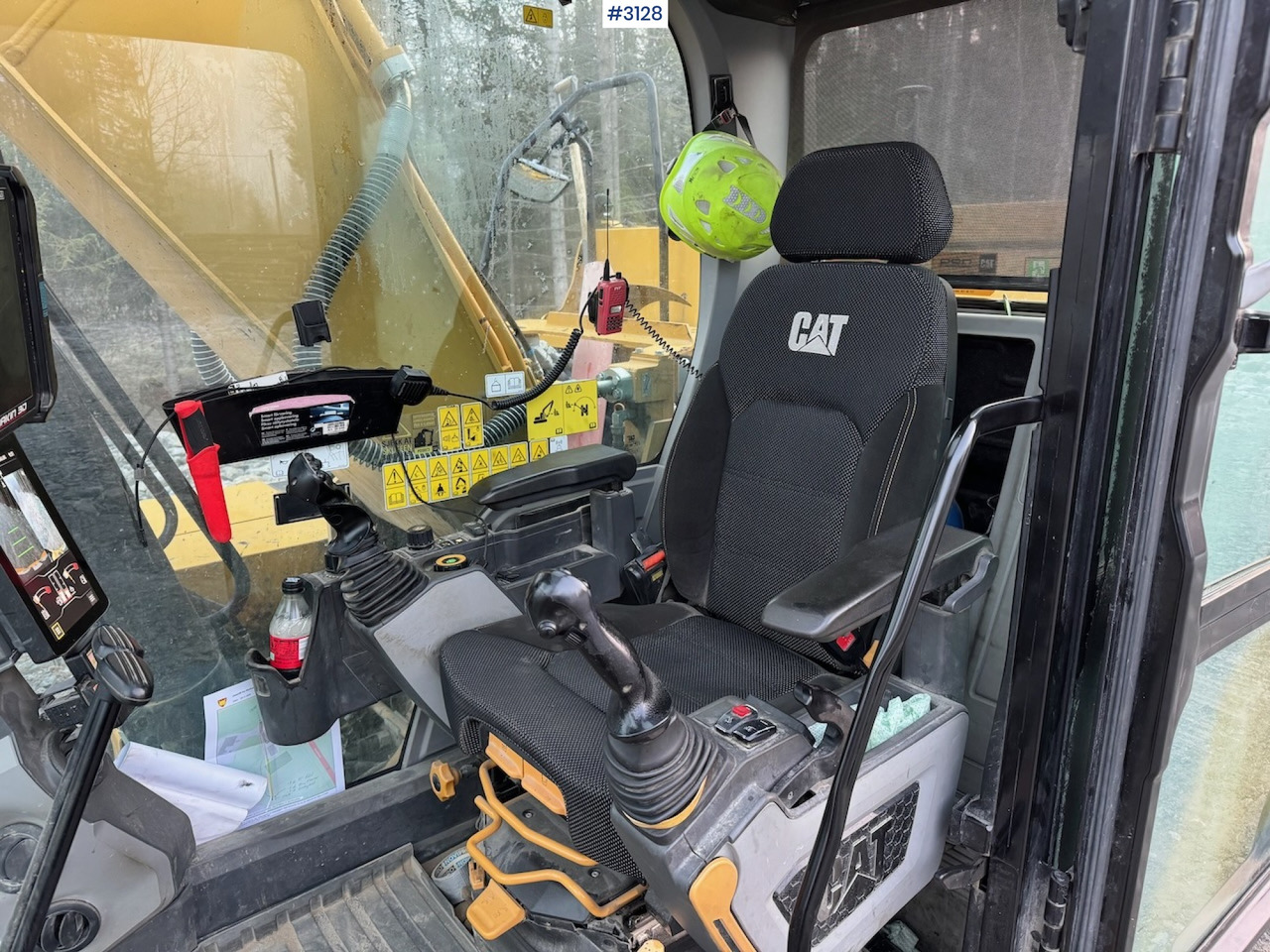 Excavator 2018 Cat 323-07 with rototilt, grading bucket, and digging bucket: picture 15