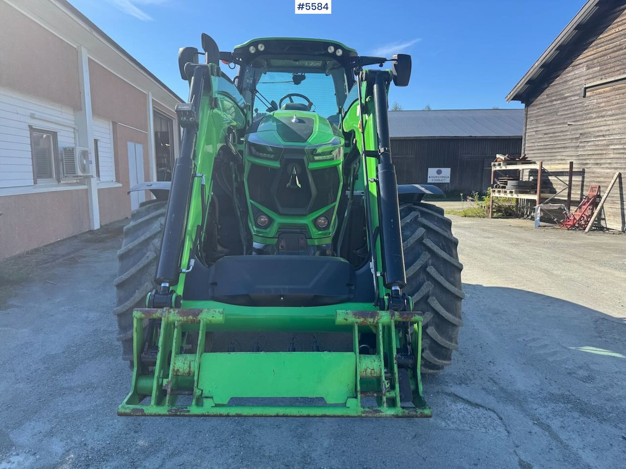2020 Deutz-Fahr 6215 Agrotron w/ front loader & 2 sets of tires - Farm tractor: picture 2 2020 Deutz-Fahr 6215 Agrotron w/ front loader & 2 sets of tires - Farm tractor: picture 2