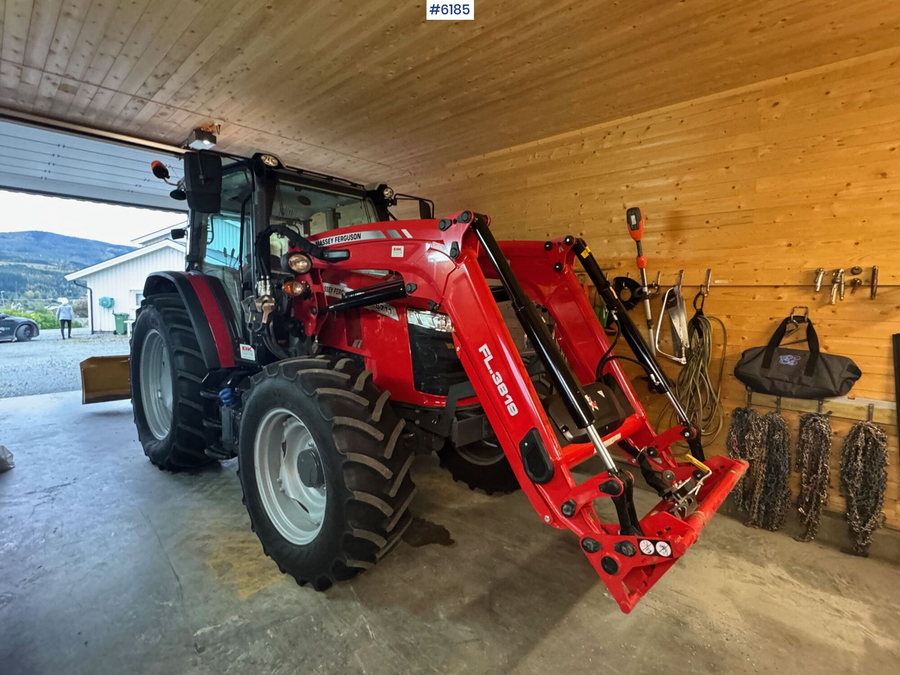 2023 Massey Ferguson 5711M Dyna w/ loader with 3rd function. Only 115 hours! - Farm tractor: picture 1 2023 Massey Ferguson 5711M Dyna w/ loader with 3rd function. Only 115 hours! - Farm tractor: picture 1
