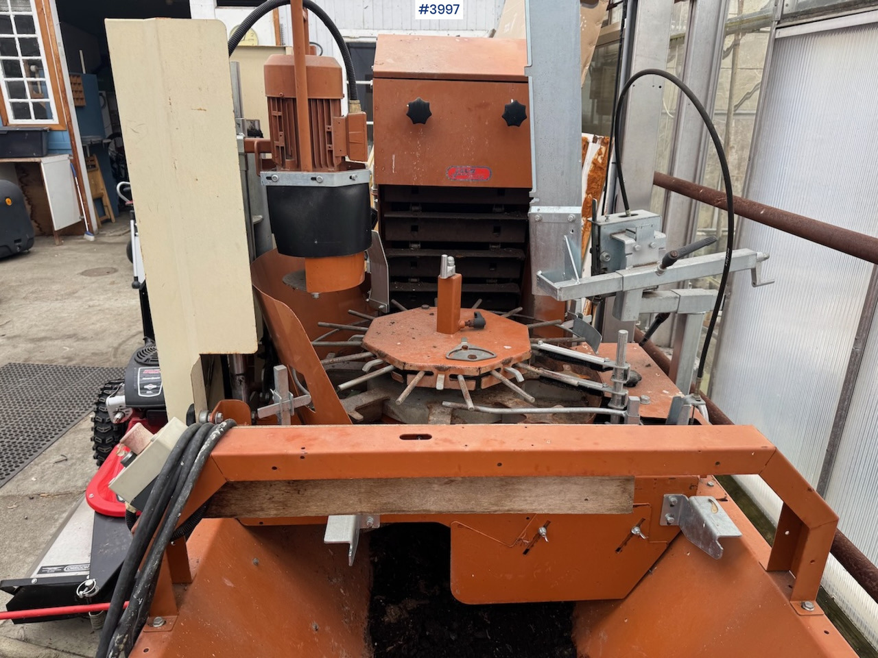 Soil mixer and pot filler - Agricultural machinery: picture 1 Soil mixer and pot filler - Agricultural machinery: picture 1