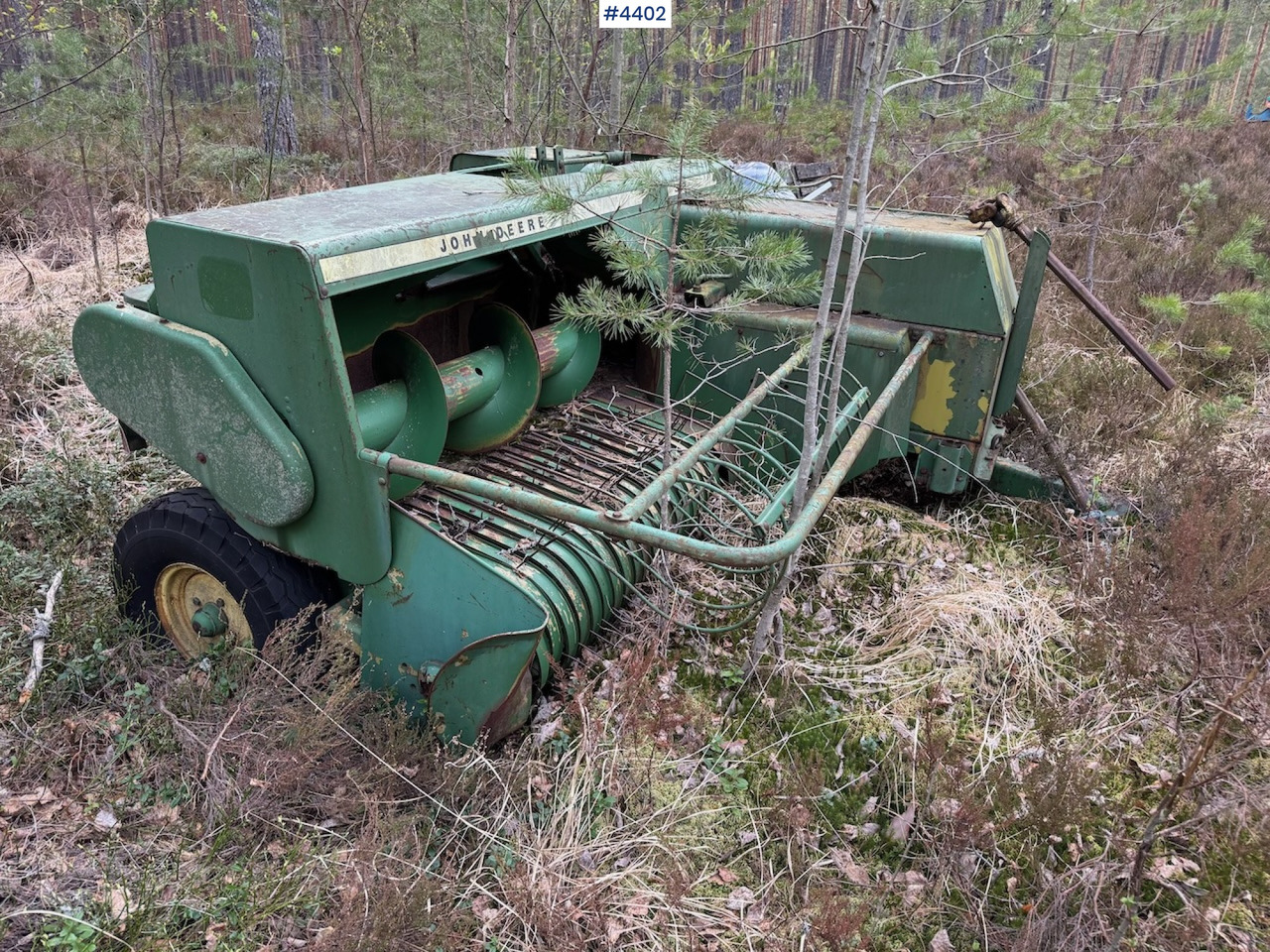 John Deere 332 Square Baler - Hay and forage equipment: picture 1 John Deere 332 Square Baler - Hay and forage equipment: picture 1