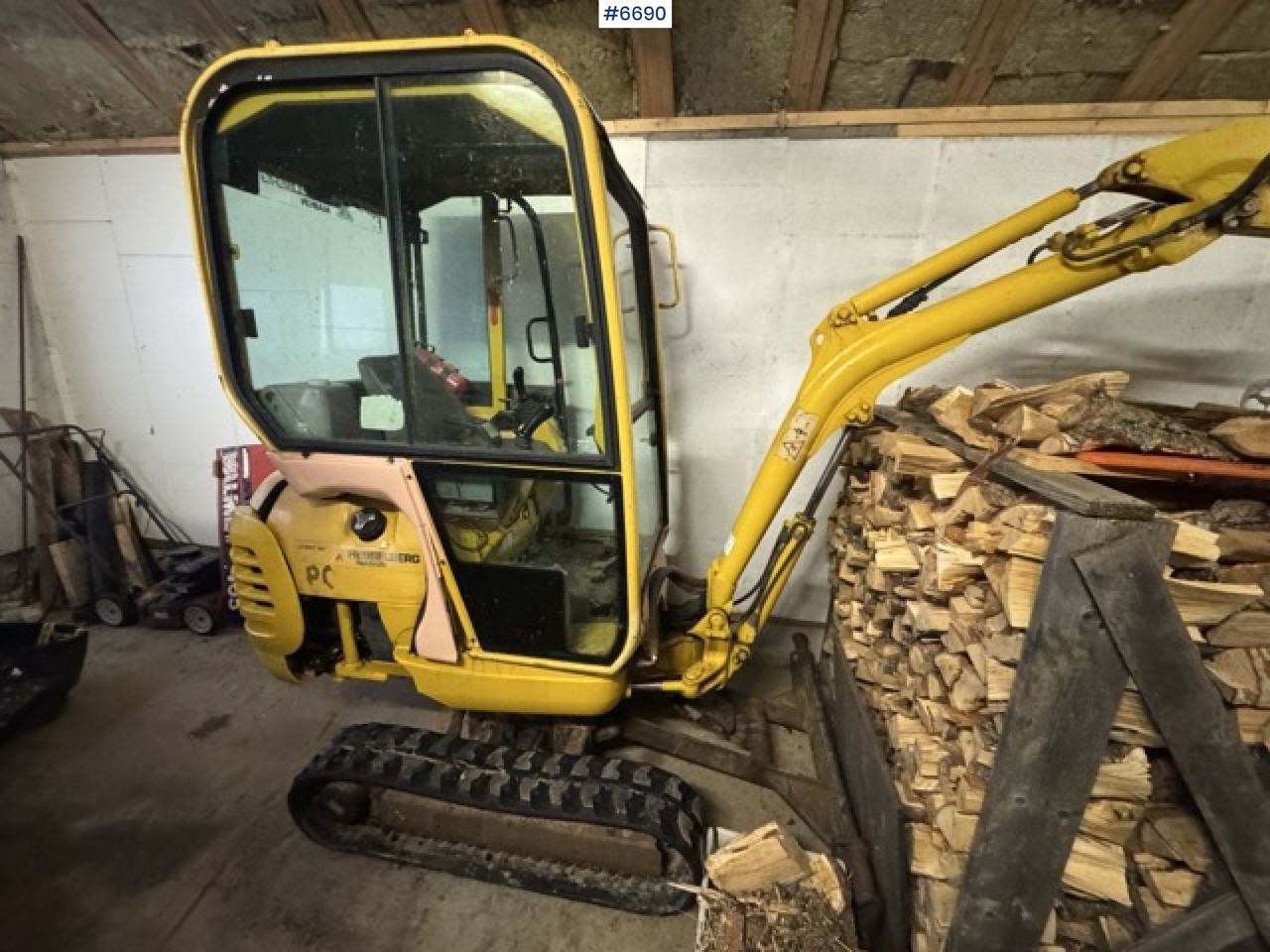 Komatsu PC15R excavator with 2 buckets! - Excavator: picture 2 Komatsu PC15R excavator with 2 buckets! - Excavator: picture 2