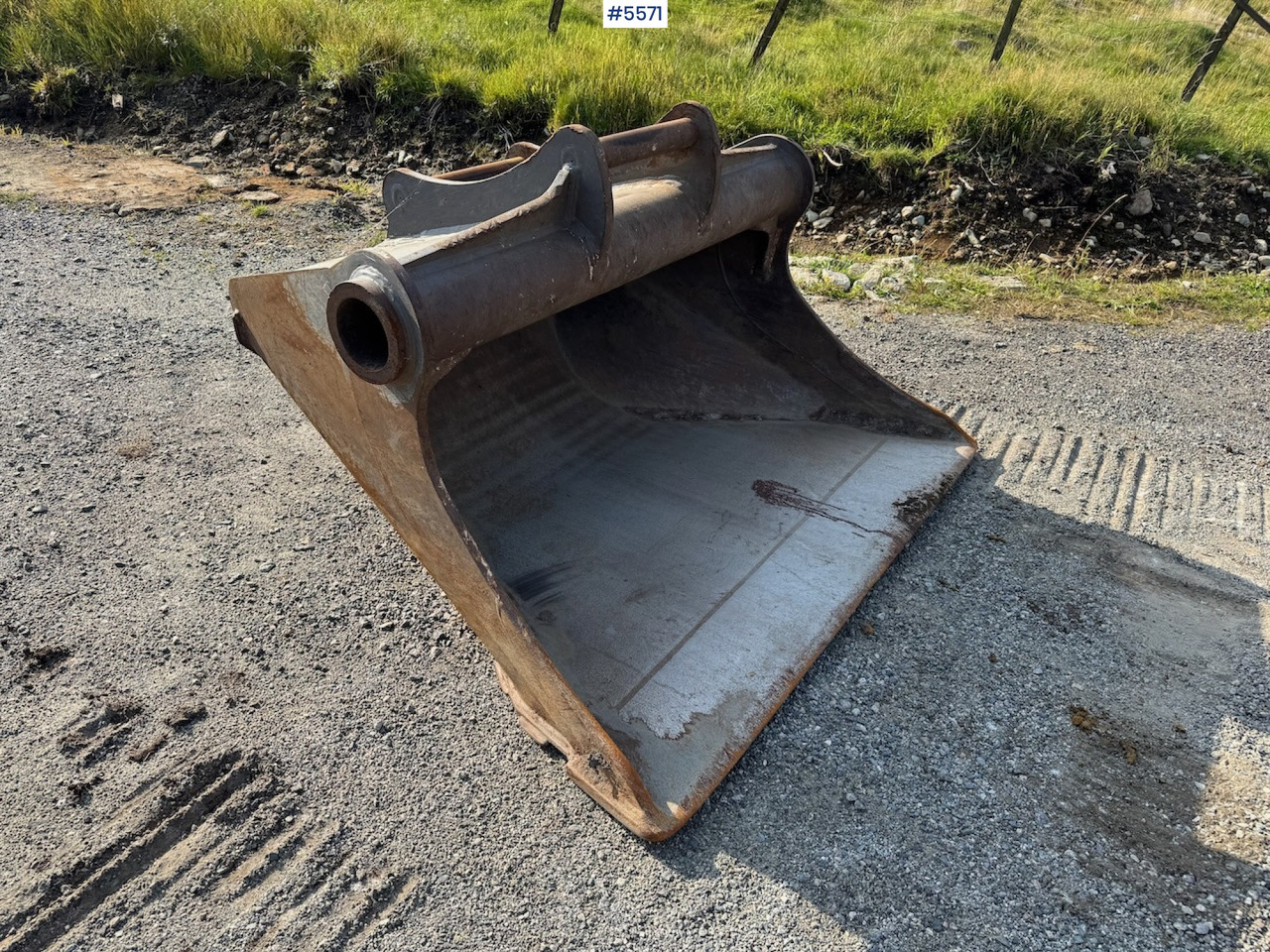 Sanding bucket - Excavator bucket: picture 3 Sanding bucket - Excavator bucket: picture 3