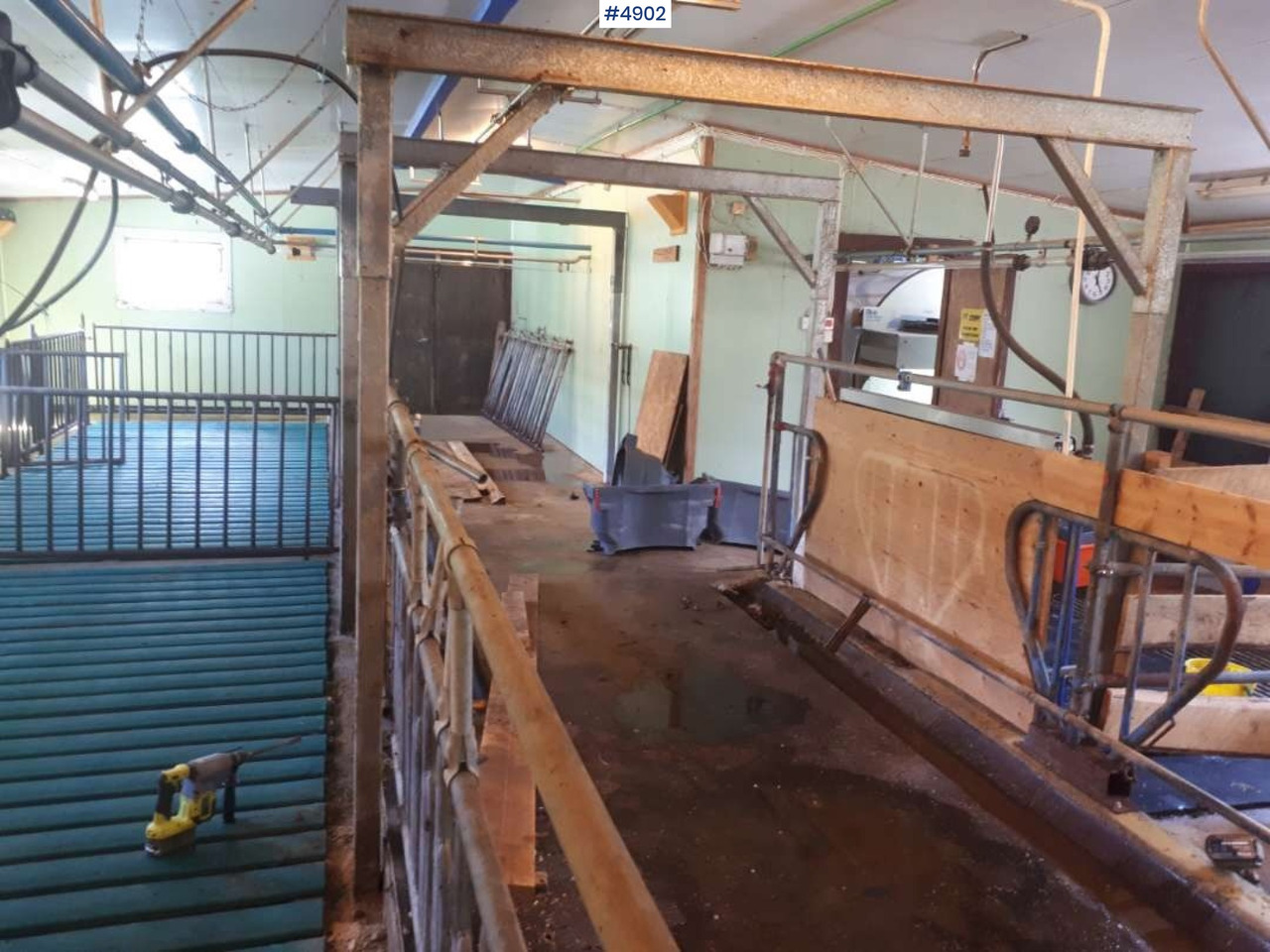 Stands, rails, and trolleys for TKS Apetitt feed wagon. - Livestock equipment: picture 1 Stands, rails, and trolleys for TKS Apetitt feed wagon. - Livestock equipment: picture 1