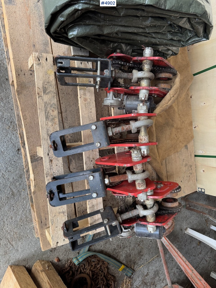 Stands, rails, and trolleys for TKS Apetitt feed wagon. - Livestock equipment: picture 5 Stands, rails, and trolleys for TKS Apetitt feed wagon. - Livestock equipment: picture 5
