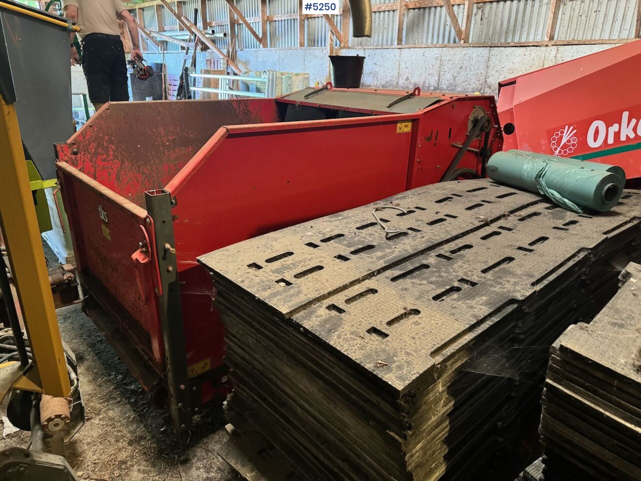 TKS K2 CombiCutter (round‑bale shredder/feeder machine) - Hay and forage equipment: picture 2 TKS K2 CombiCutter (round‑bale shredder/feeder machine) - Hay and forage equipment: picture 2