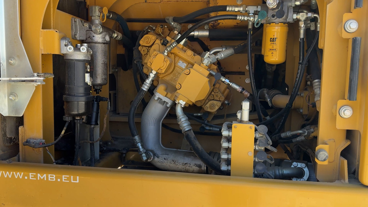 Crawler excavator CATERPILLAR 326F: picture 11