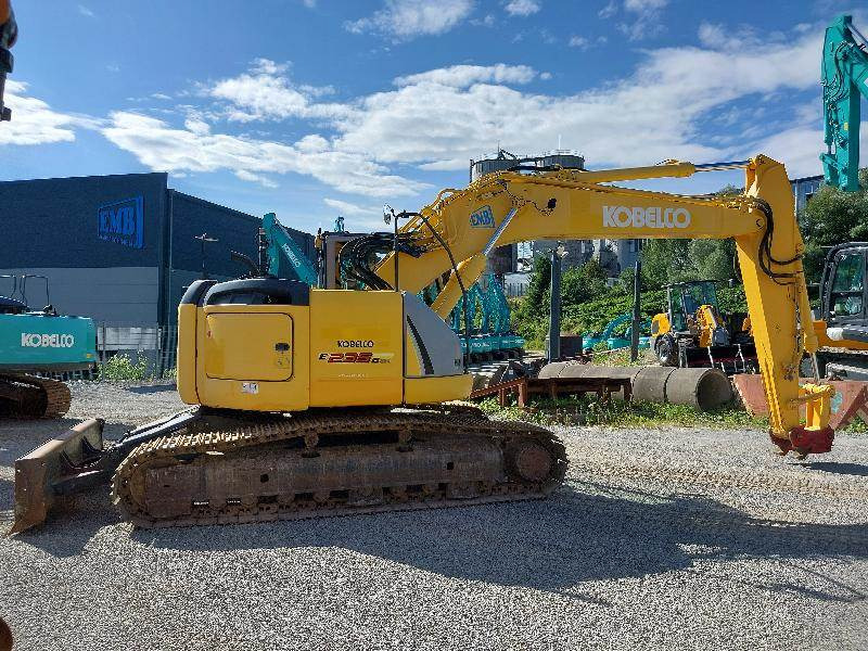 New Holland E235B SRNLC + GPS Steuerung - Crawler excavator: picture 3 New Holland E235B SRNLC + GPS Steuerung - Crawler excavator: picture 3