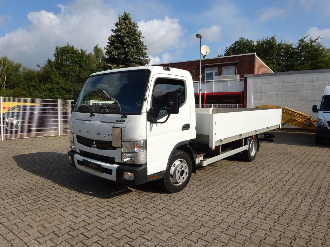 FUSO CANTER  7C15 Pritsche 4x2 - Open body delivery van: picture 3 FUSO CANTER  7C15 Pritsche 4x2 - Open body delivery van: picture 3