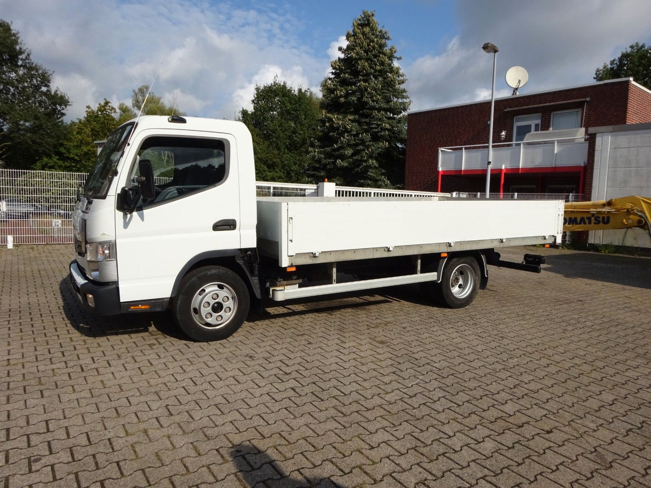 FUSO CANTER  7C15 Pritsche 4x2 - Open body delivery van: picture 4 FUSO CANTER  7C15 Pritsche 4x2 - Open body delivery van: picture 4