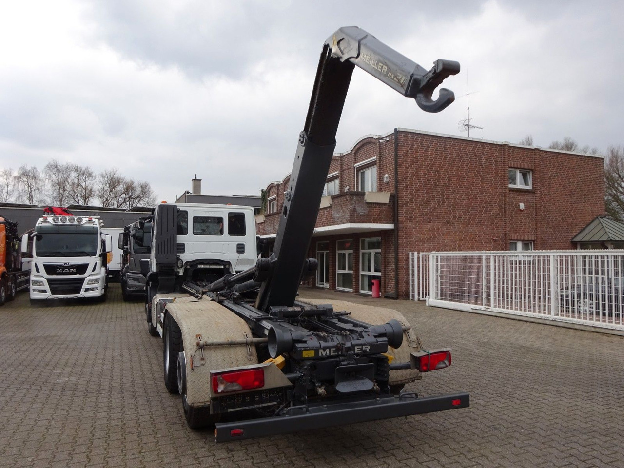 Iveco STRALIS 400 MEILLER Abroller Lift-Lenkachse 6x2 Iveco STRALIS 400 MEILLER Abroller Lift-Lenkachse 6x2 - Hook lift truck: picture 5 Iveco STRALIS 400 MEILLER Abroller Lift-Lenkachse 6x2 Iveco STRALIS 400 MEILLER Abroller Lift-Lenkachse 6x2 - Hook lift truck: picture 5
