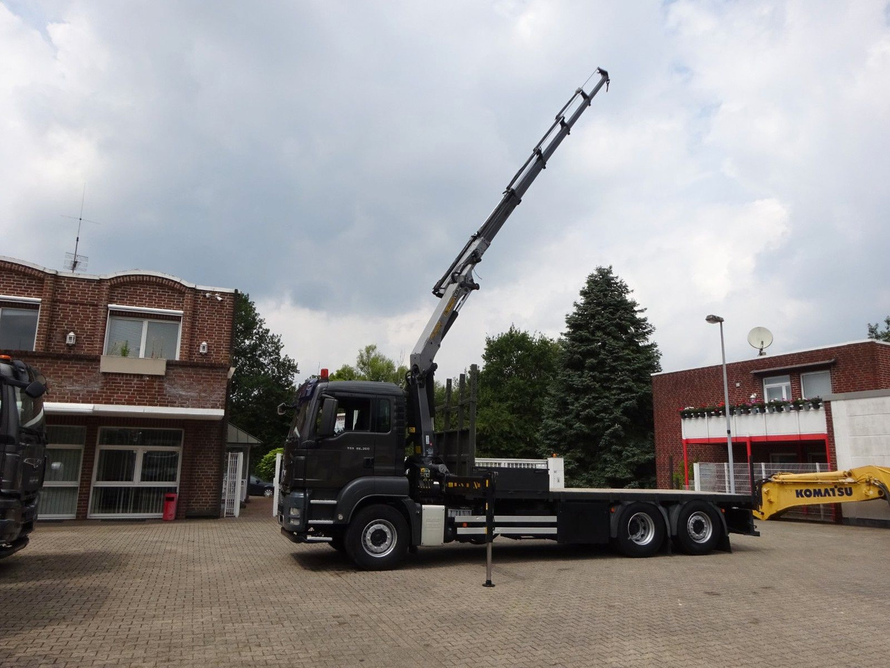 MAN 26.360 TGS Pritsche + PK 16502 Kran 6x2 - Crane truck: picture 3 MAN 26.360 TGS Pritsche + PK 16502 Kran 6x2 - Crane truck: picture 3
