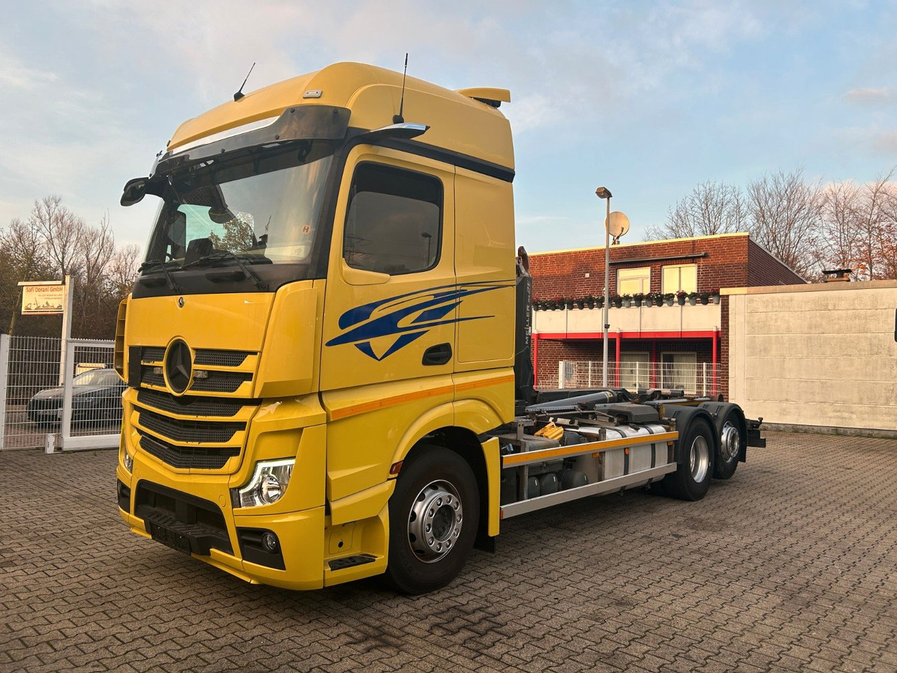 Mercedes-Benz 2545 Actros MEILLER Abroller 6x2 - Hook lift truck: picture 2 Mercedes-Benz 2545 Actros MEILLER Abroller 6x2 - Hook lift truck: picture 2