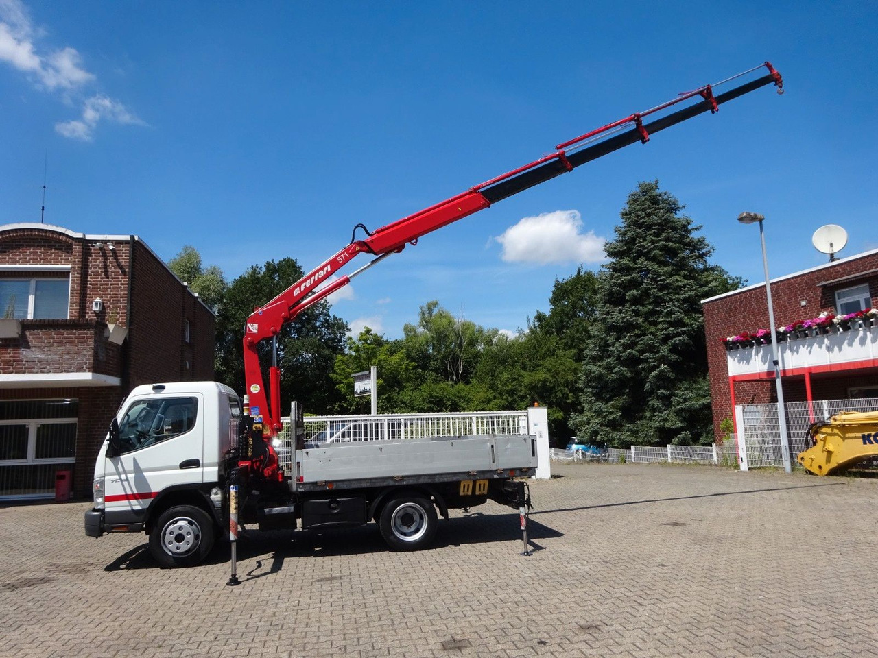 Mitsubishi Fuso Canter 7C18 + Ferrari F571 Kran - Open body delivery van: picture 3 Mitsubishi Fuso Canter 7C18 + Ferrari F571 Kran - Open body delivery van: picture 3
