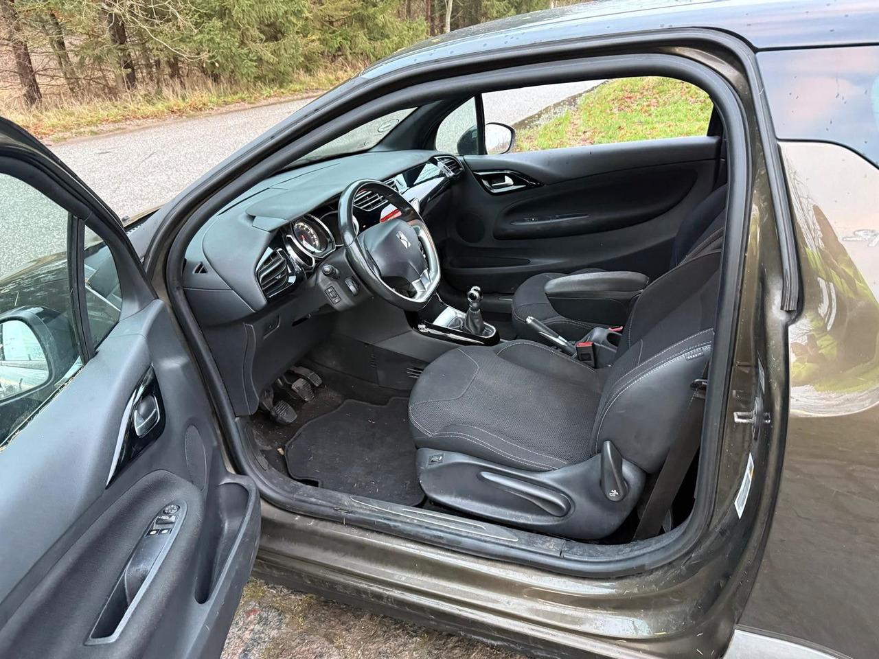 Car Citroën DS3 Sport: picture 11