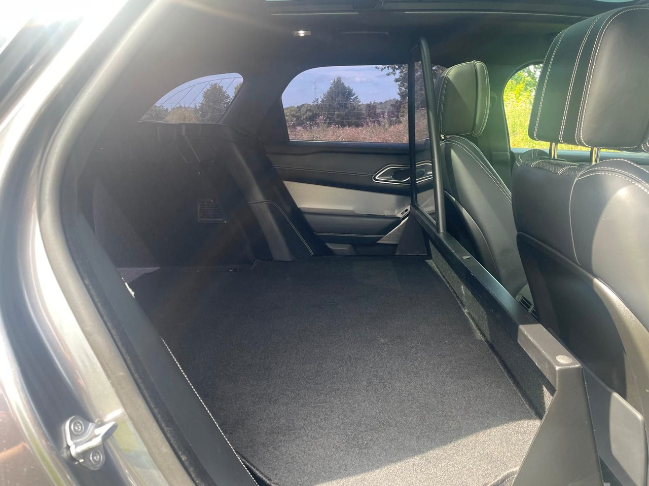 SUV Land Rover Range Rover Velar R-Dynamic 3.0D 4WD Land Rover Velar R-Dynamic 3.0D 4WD *LKW zullasung: 2 sitze: picture 22