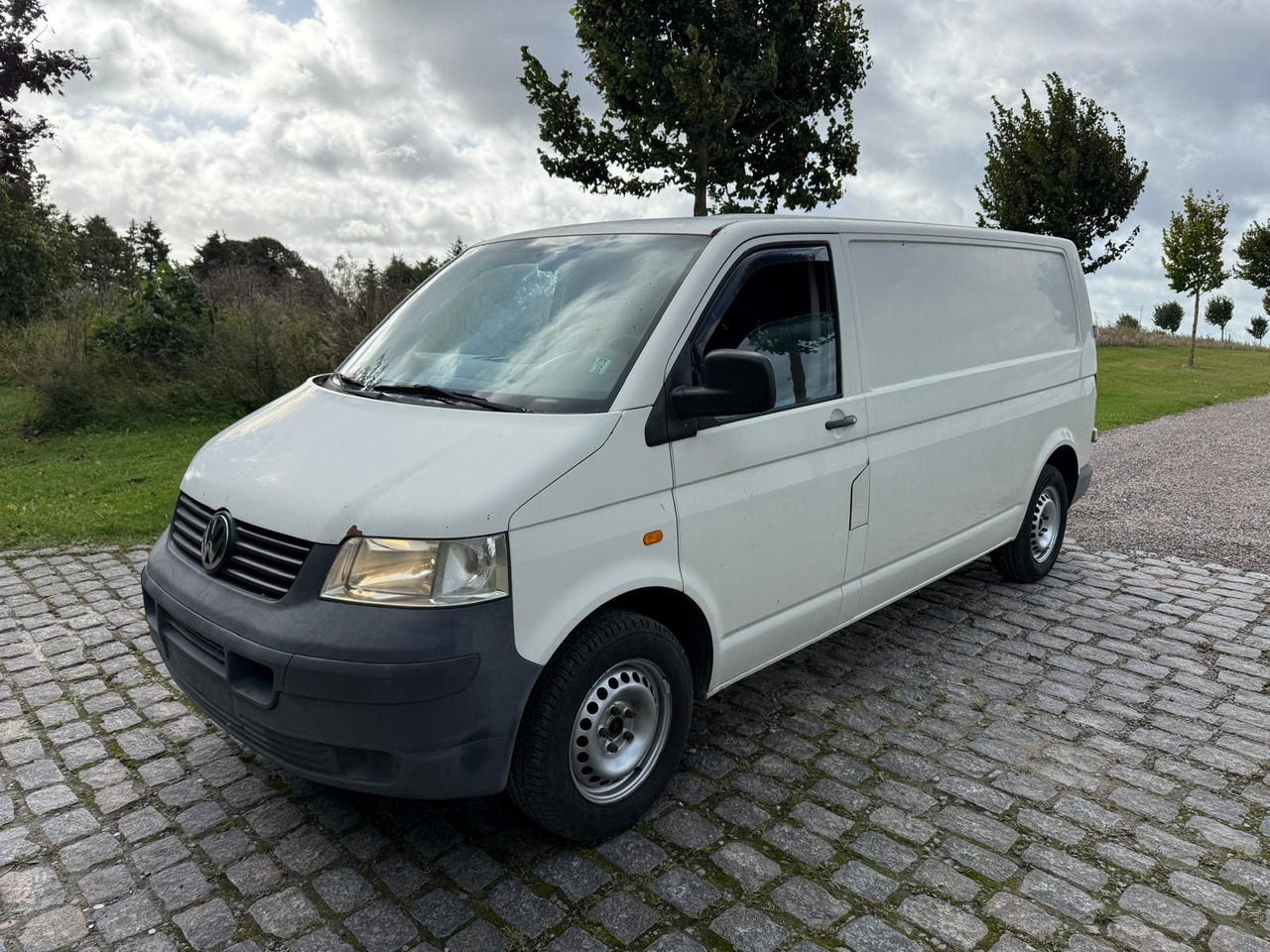 Volkswagen T5 Transporter 2.5 TDI Kasten lang *2500 € - Small van: picture 2 Volkswagen T5 Transporter 2.5 TDI Kasten lang *2500 € - Small van: picture 2