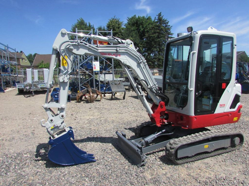 Takeuchi TB 225 Minibagger 42.500 EUR - Mini excavator: picture 2 Takeuchi TB 225 Minibagger 42.500 EUR - Mini excavator: picture 2