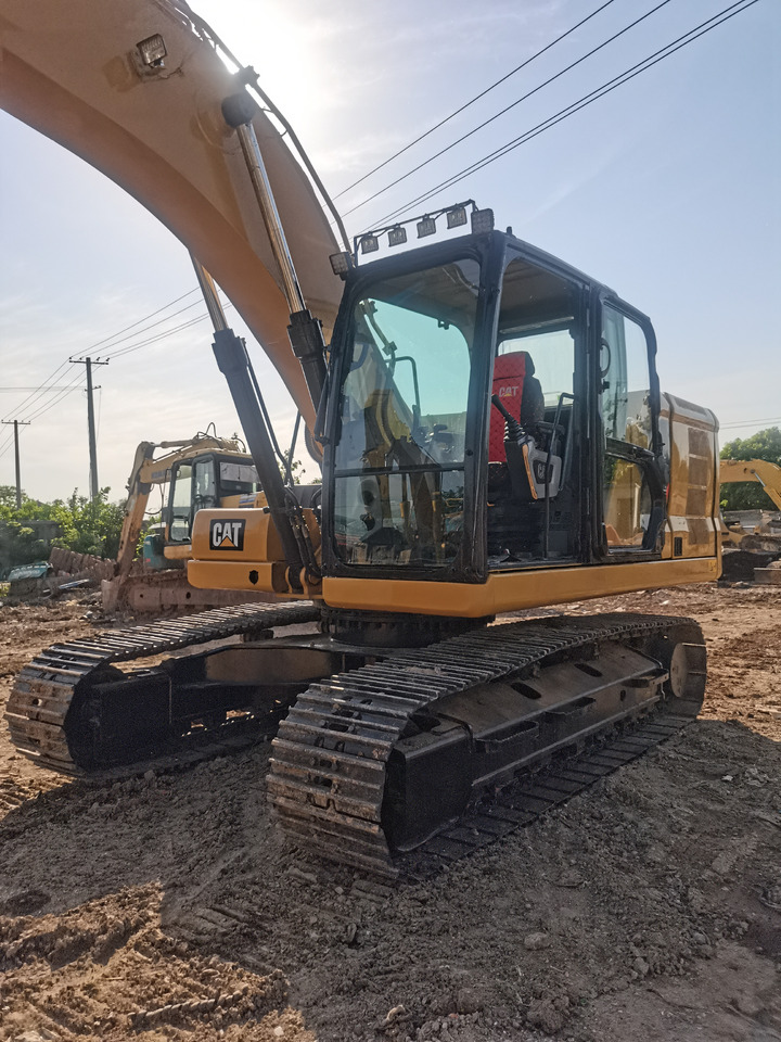 CATERPILLAR 320GC - Crawler excavator: picture 3 CATERPILLAR 320GC - Crawler excavator: picture 3