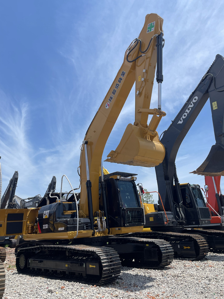 CATERPILLAR 323D2 - Crawler excavator: picture 2 CATERPILLAR 323D2 - Crawler excavator: picture 2