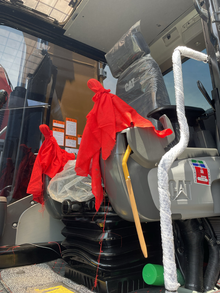 CATERPILLAR 323D2 - Crawler excavator: picture 5 CATERPILLAR 323D2 - Crawler excavator: picture 5