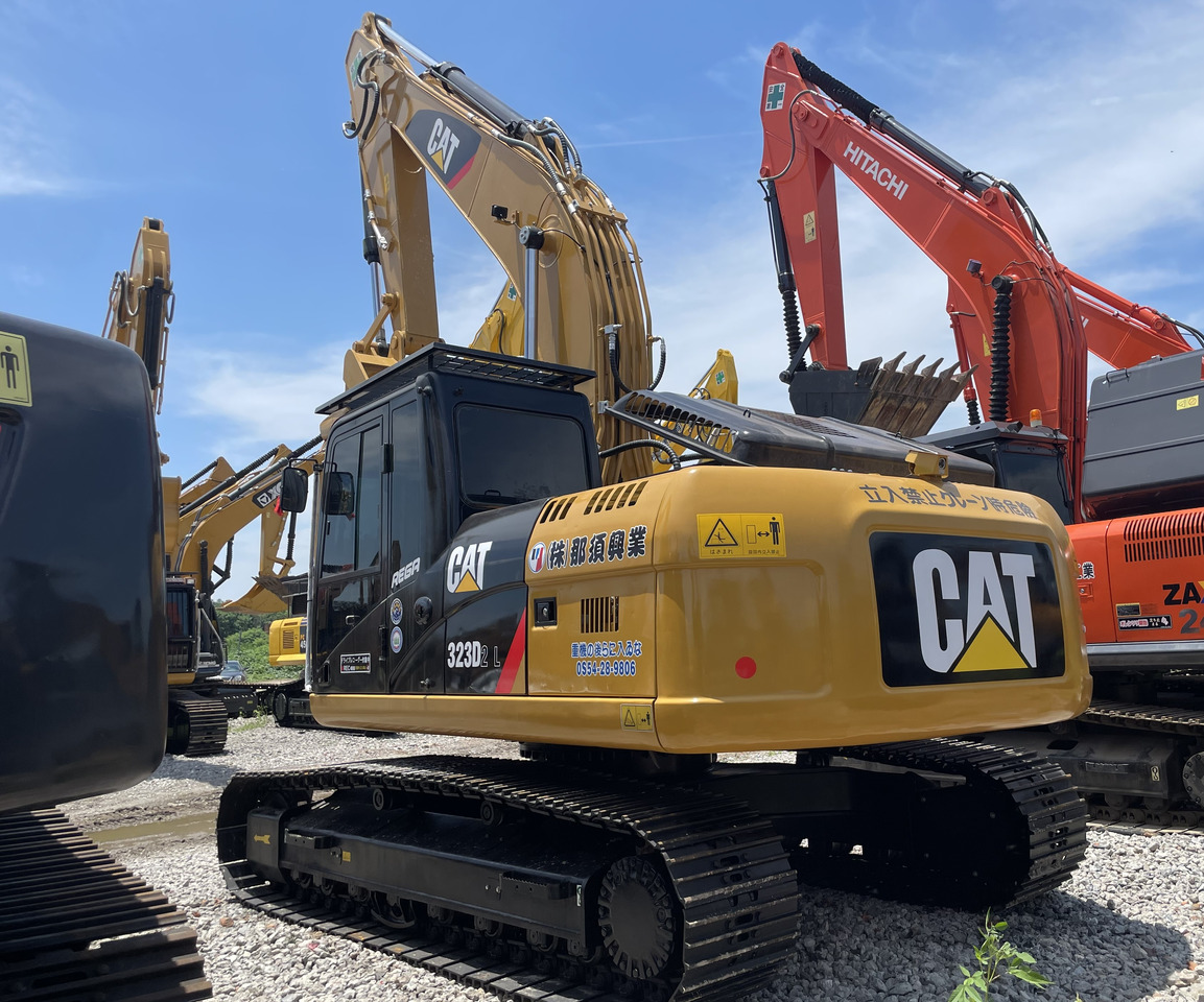 CATERPILLAR 323D2 - Crawler excavator: picture 1 CATERPILLAR 323D2 - Crawler excavator: picture 1