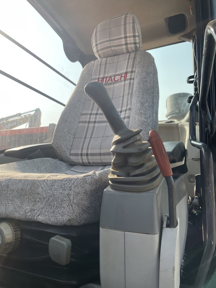HITACHI ZX130 - Crawler excavator: picture 3 HITACHI ZX130 - Crawler excavator: picture 3