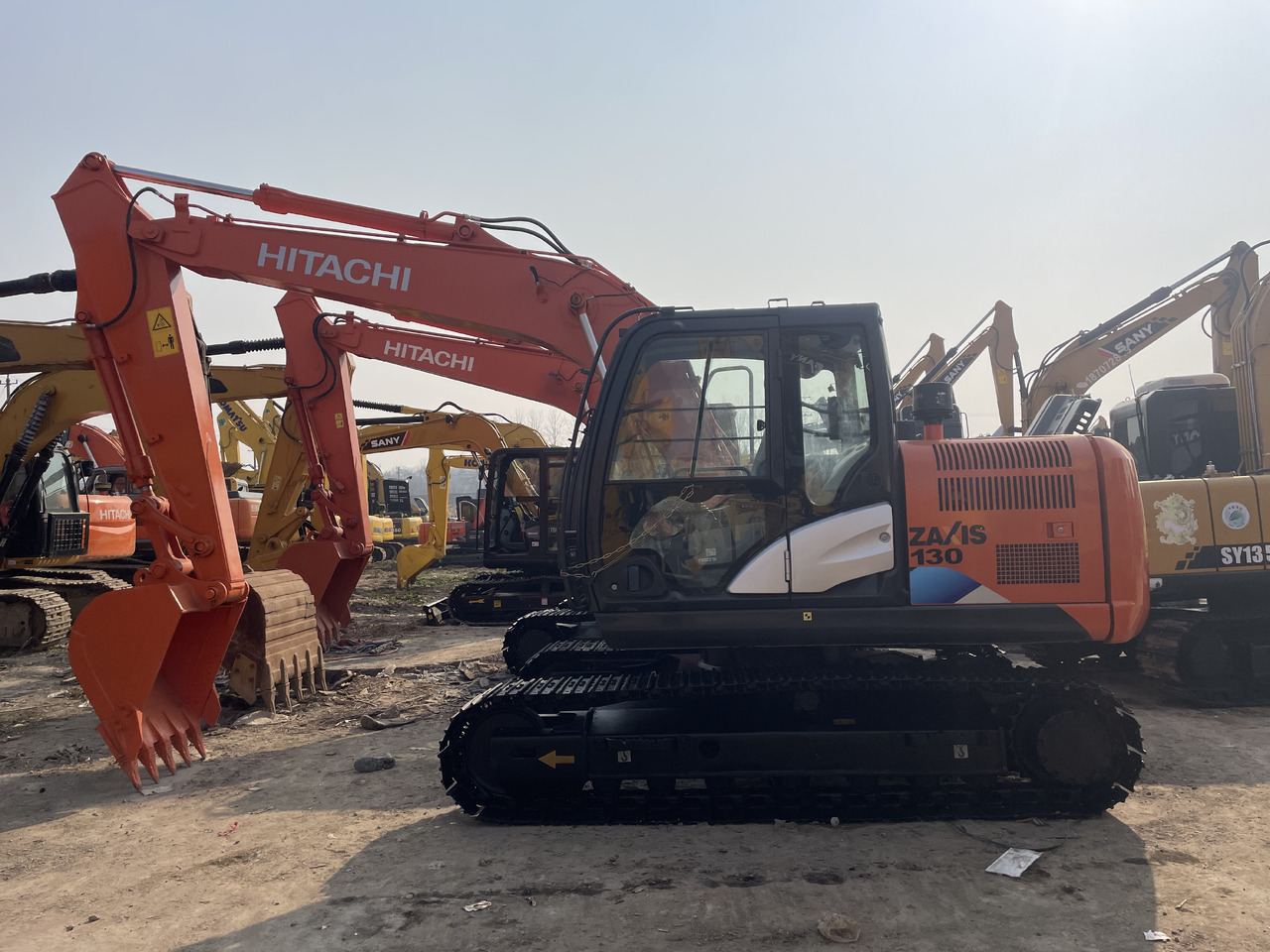 HITACHI ZX130 - Crawler excavator: picture 1 HITACHI ZX130 - Crawler excavator: picture 1