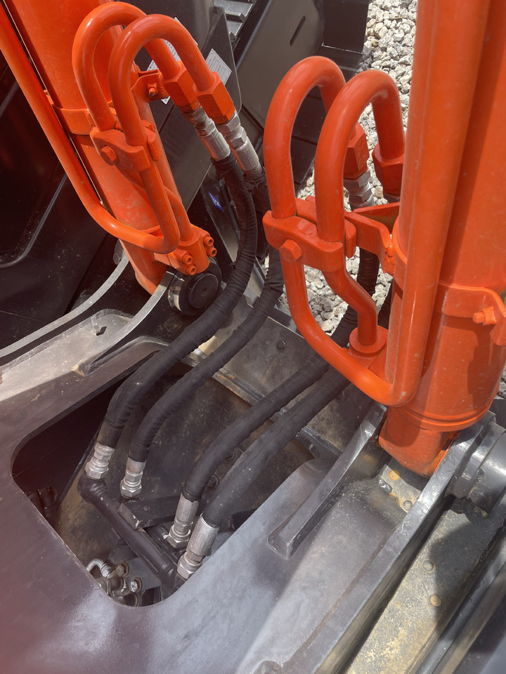 Hitachi ZX200 - Crawler excavator: picture 5 Hitachi ZX200 - Crawler excavator: picture 5