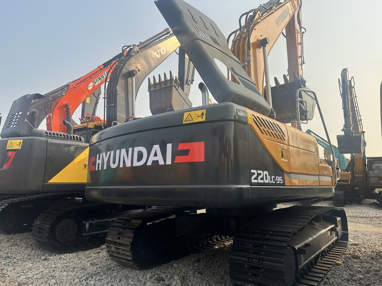 Hyundai 220LC-9S - Crawler excavator: picture 4 Hyundai 220LC-9S - Crawler excavator: picture 4
