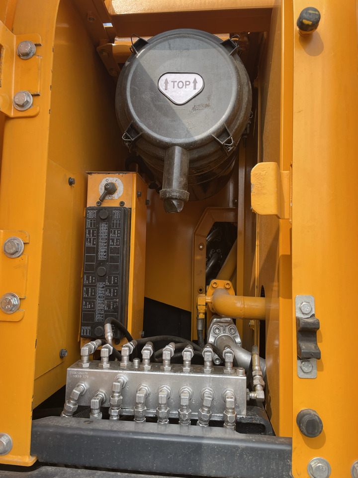 Hyundai R220LC-9S - Crawler excavator: picture 3 Hyundai R220LC-9S - Crawler excavator: picture 3