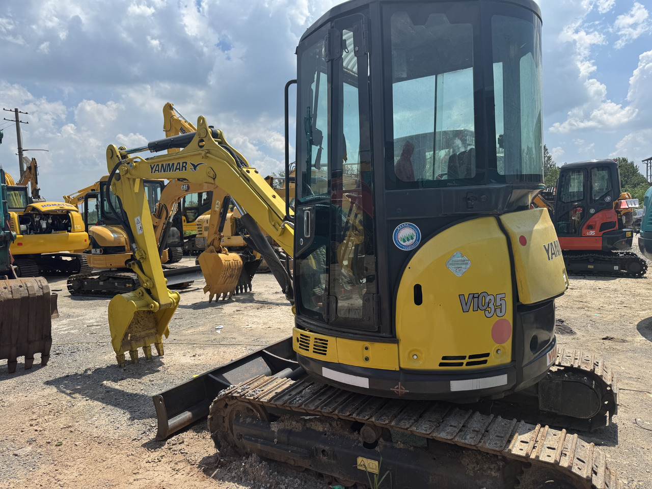 YANMAR VIO35-6 - Mini excavator: picture 1 YANMAR VIO35-6 - Mini excavator: picture 1