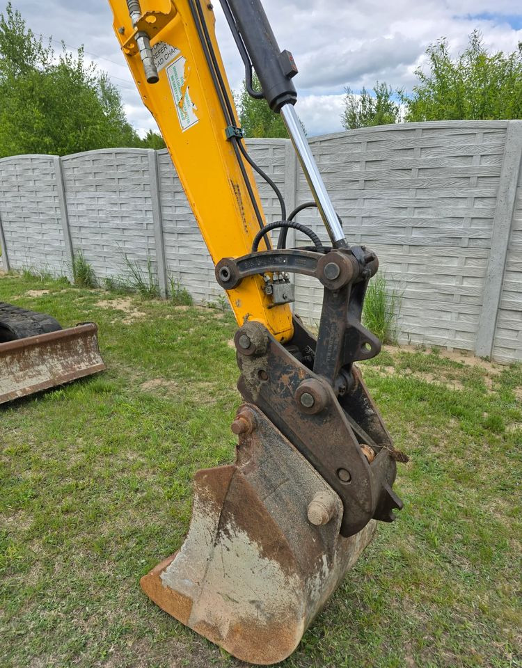 Crawler excavator JCB: picture 10