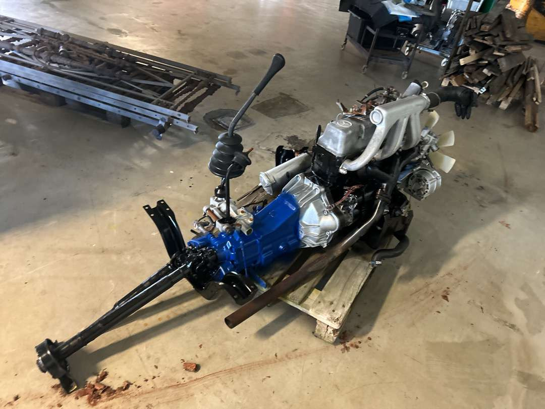 Tool/ Equipment Mercedes motor 5 sylinder med girkasse med kraftuttak: picture 1