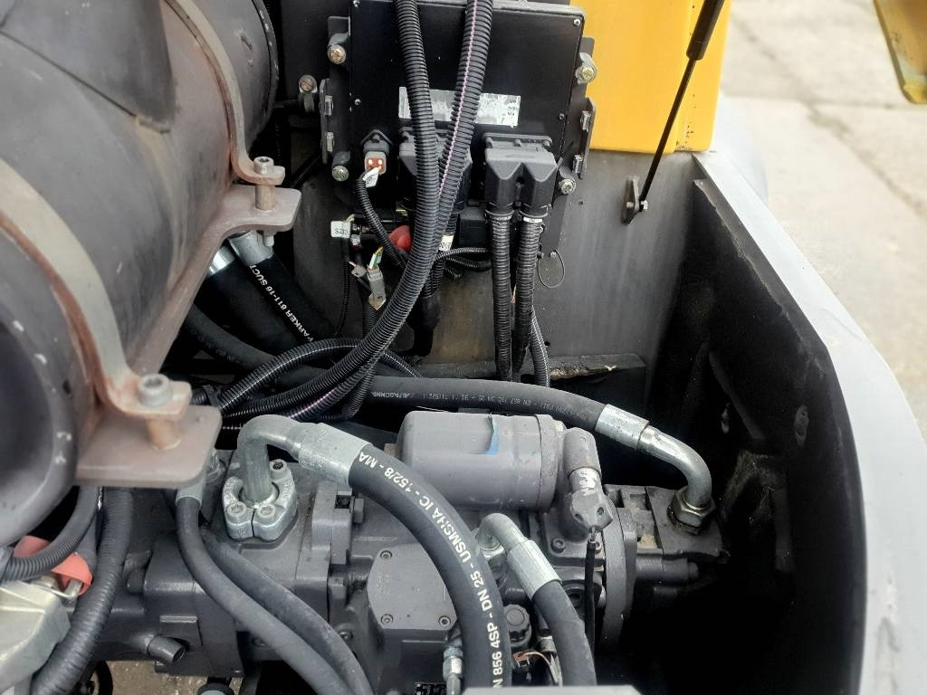 Wheel excavator Mecalac 12 M TX: picture 13