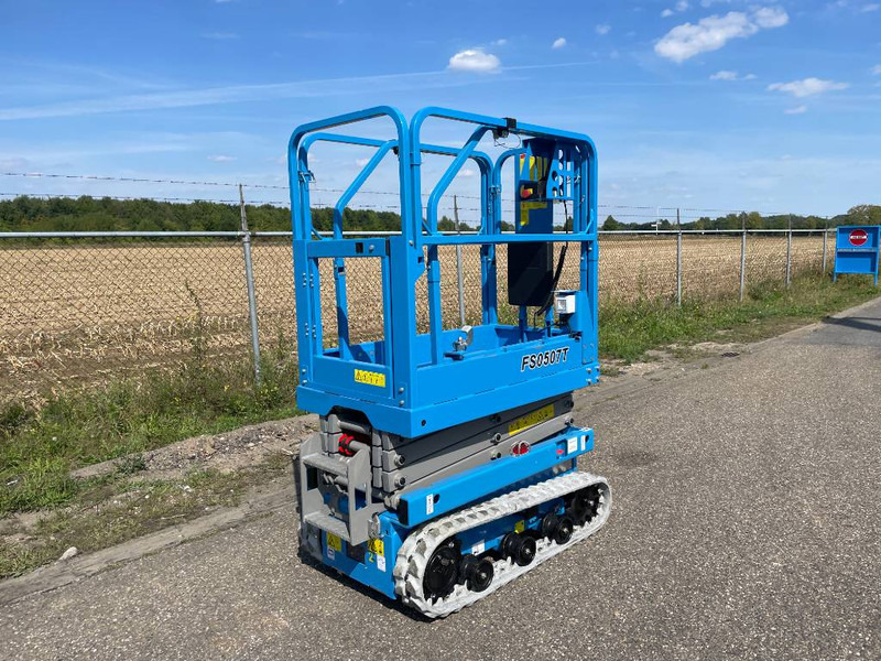 Fronteq FS0507T Tracked Scissor Lift - Scissor lift: picture 5 Fronteq FS0507T Tracked Scissor Lift - Scissor lift: picture 5