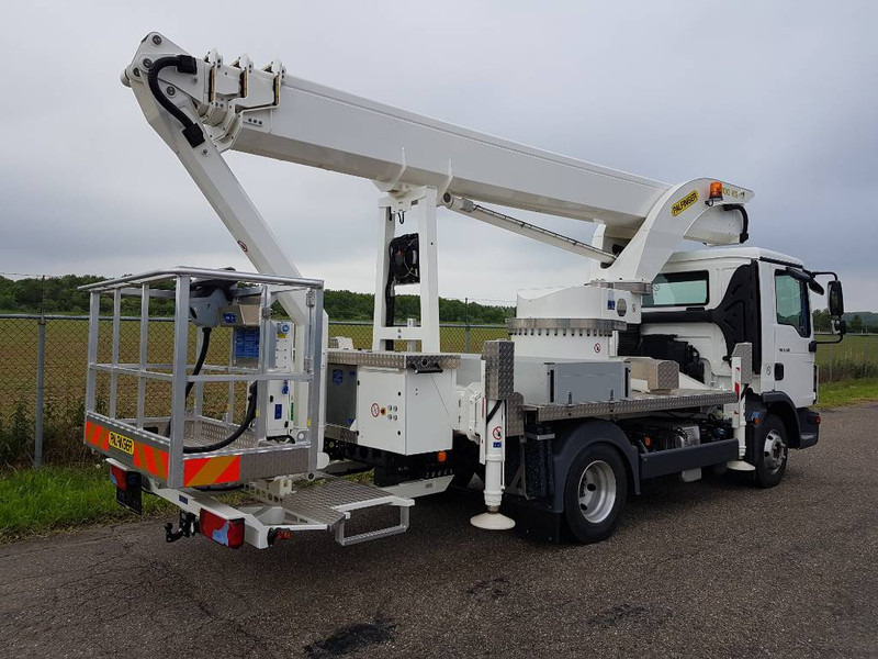 Palfinger P 300 KS - Truck mounted aerial platform: picture 5 Palfinger P 300 KS - Truck mounted aerial platform: picture 5
