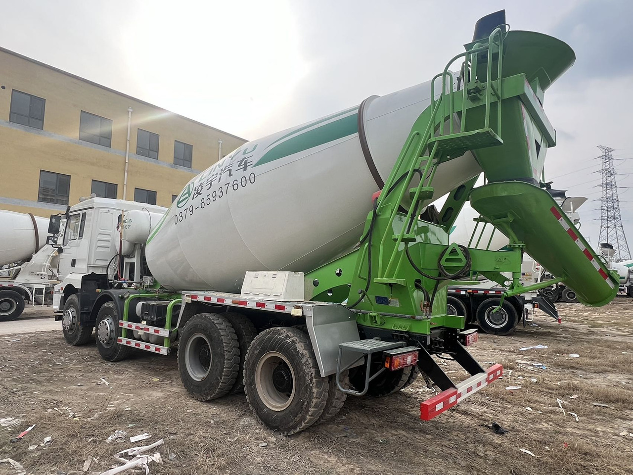 SHACMAN - Concrete mixer truck: picture 5 SHACMAN - Concrete mixer truck: picture 5