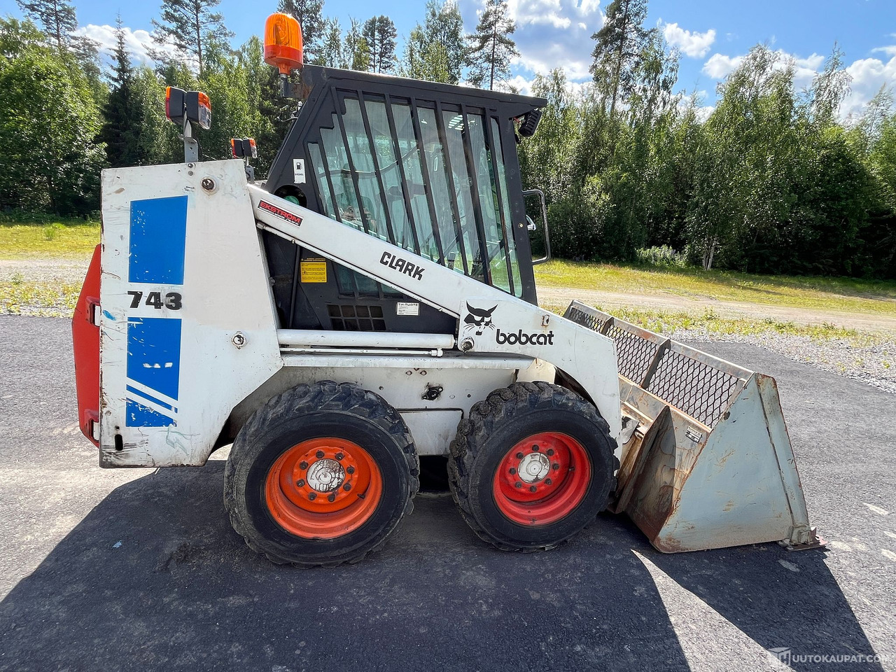 Bobcat 743 isolla kauhalla, Diesel, Virrat - Construction machinery: picture 3 Bobcat 743 isolla kauhalla, Diesel, Virrat - Construction machinery: picture 3