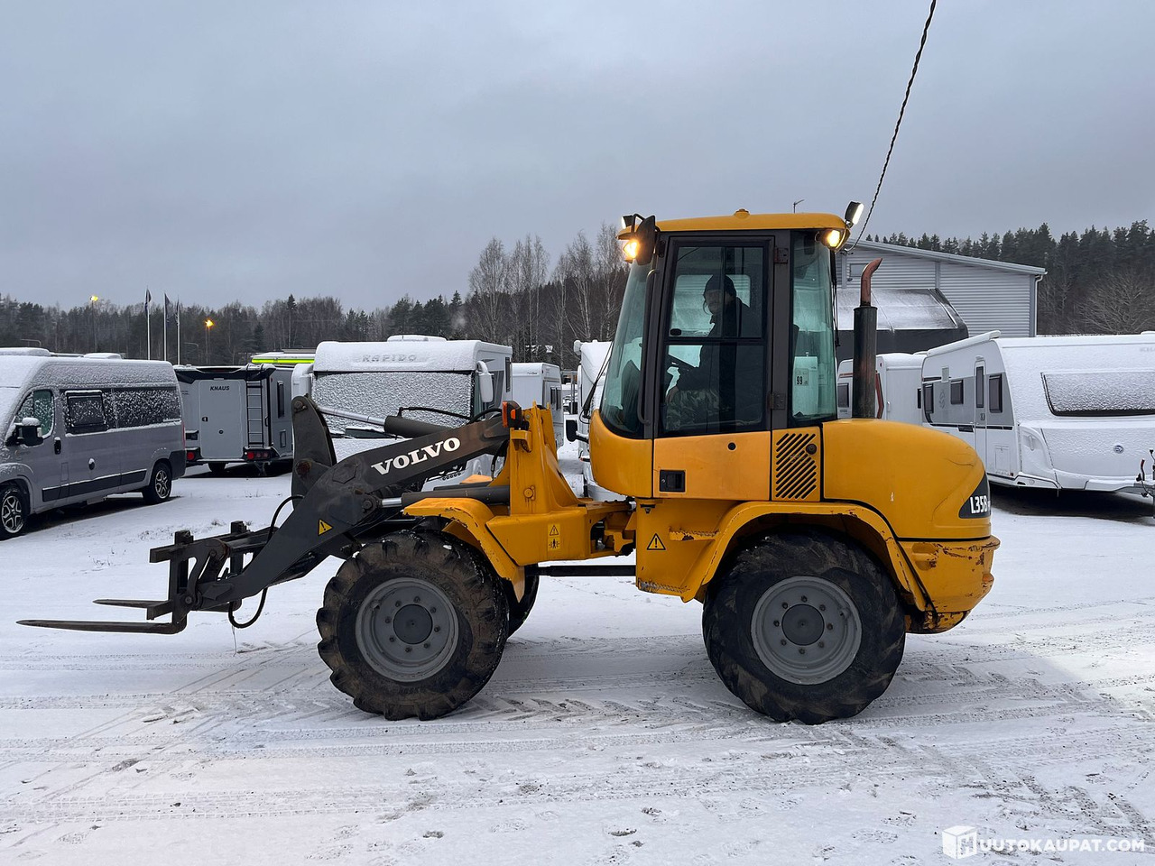 Volvo L35B Pro, pyöräkuormaaja avattavalla kauhalla ja piikeillä, 2005, Vihti - Other machinery: picture 1 Volvo L35B Pro, pyöräkuormaaja avattavalla kauhalla ja piikeillä, 2005, Vihti - Other machinery: picture 1