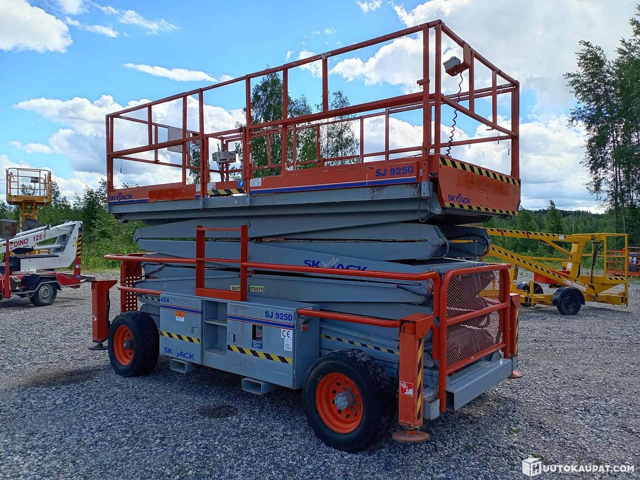 Skyjack SJ 9250 4x4 scissor lift, Inspected!, 2008, Hollola - Scissor lift: picture 4 Skyjack SJ 9250 4x4 scissor lift, Inspected!, 2008, Hollola - Scissor lift: picture 4