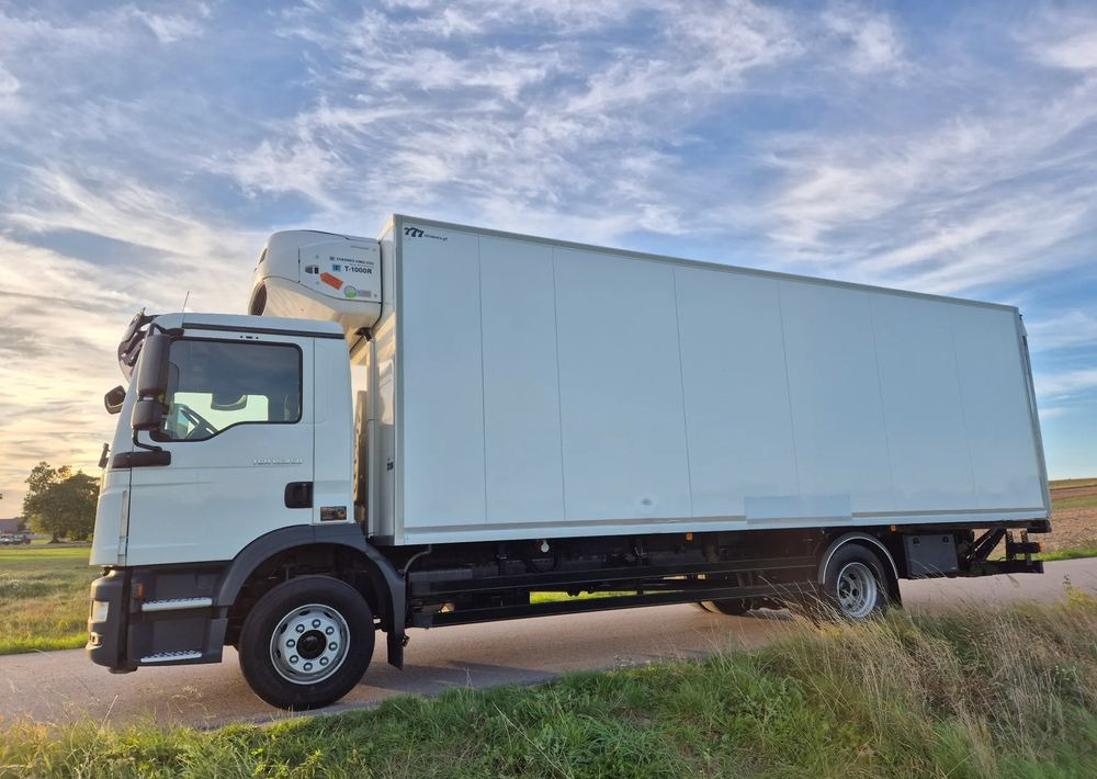 MAN TGM 15.250 7.5m winda AUTOMAT KLIMA z Niemiec EURO 6 / CHŁODNIA T-1000R THERMOKING - Refrigerator truck: picture 4 MAN TGM 15.250 7.5m winda AUTOMAT KLIMA z Niemiec EURO 6 / CHŁODNIA T-1000R THERMOKING - Refrigerator truck: picture 4
