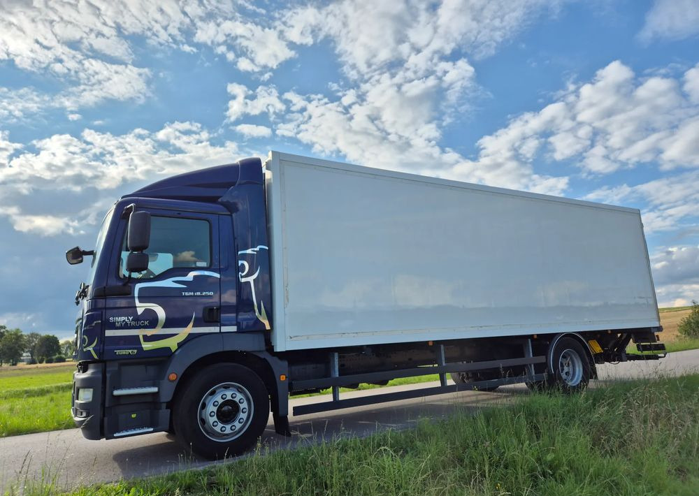 MAN TGM 18.250 Carrier 1950 D/E z Holandii / TOP STAN / 7.5m / 18 palet / winda + drzwi boczne / OKAZJA - Refrigerator truck: picture 1 MAN TGM 18.250 Carrier 1950 D/E z Holandii / TOP STAN / 7.5m / 18 palet / winda + drzwi boczne / OKAZJA - Refrigerator truck: picture 1