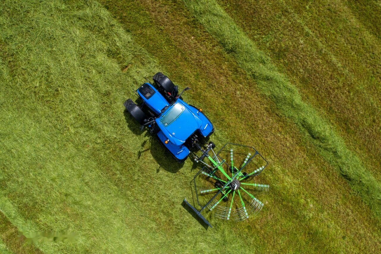 Talex Zgrabiarka karuzelowa zawieszana 3,6m Spyder - Tedder/ Rake: picture 3 Talex Zgrabiarka karuzelowa zawieszana 3,6m Spyder - Tedder/ Rake: picture 3