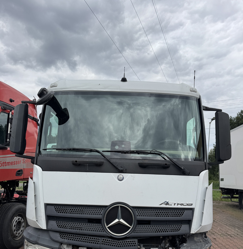 Mercedes Actros MP 4 Antos - Spare parts: picture 1 Mercedes Actros MP 4 Antos - Spare parts: picture 1