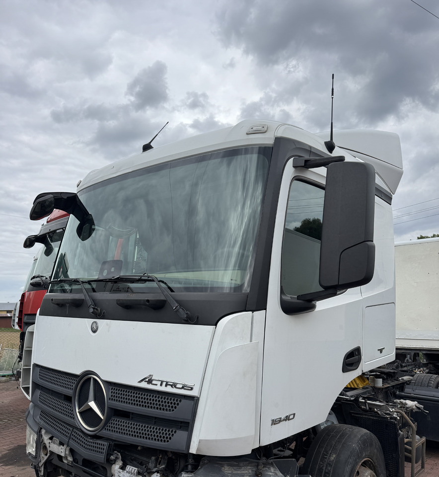 Mercedes Actros MP 4 Antos - Spare parts: picture 2 Mercedes Actros MP 4 Antos - Spare parts: picture 2
