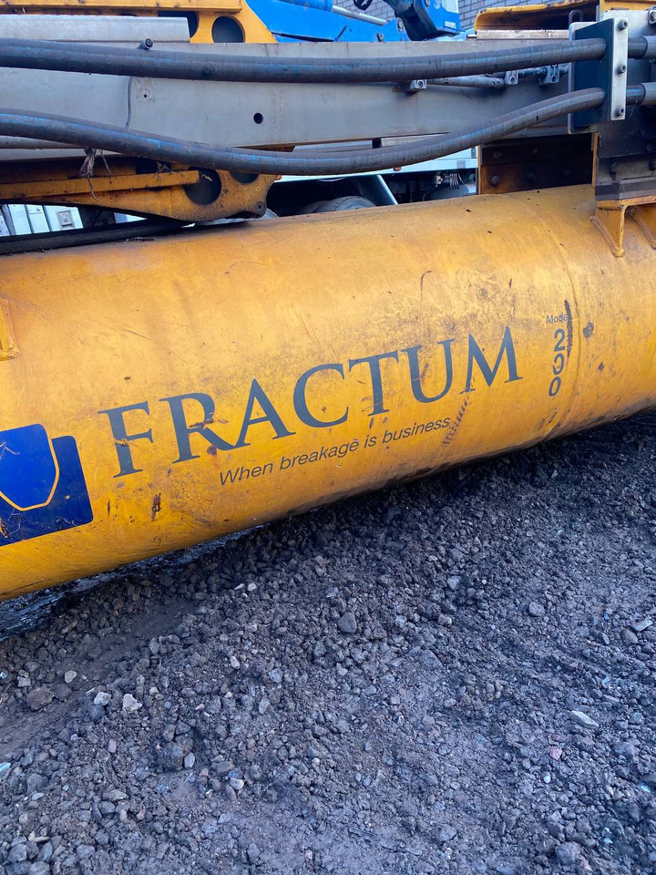 Fractum 200 - Hydraulic hammer for Construction machinery: picture 1 Fractum 200 - Hydraulic hammer for Construction machinery: picture 1