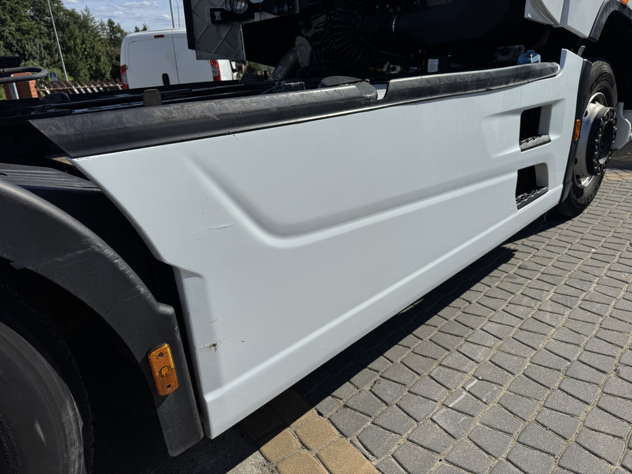 Ford F-Max - Aerodynamics/ Spoiler: picture 3 Ford F-Max - Aerodynamics/ Spoiler: picture 3